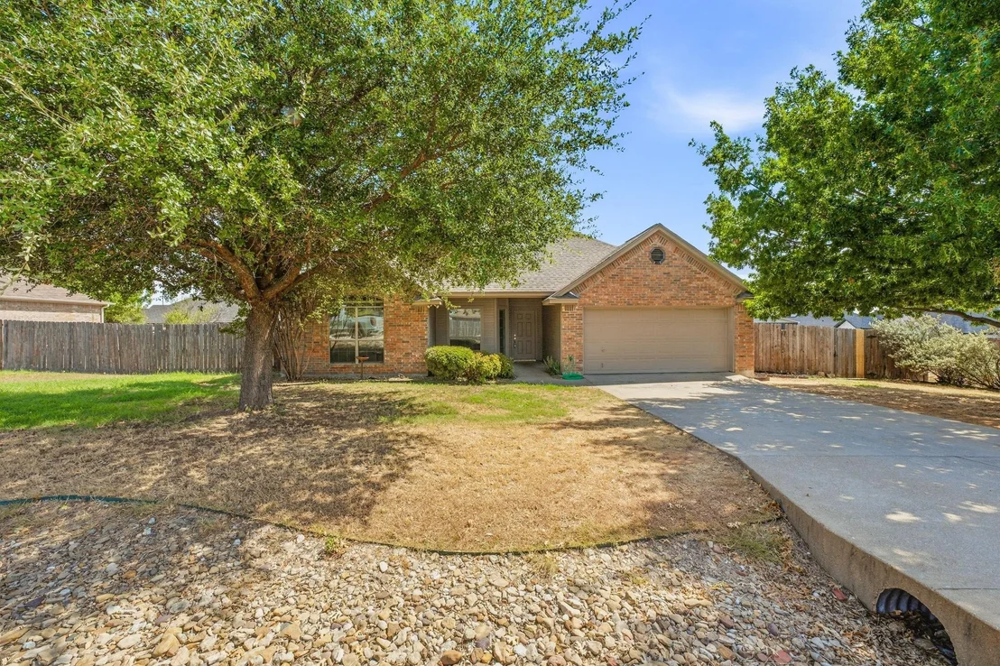 Photo of 914 Winding Road