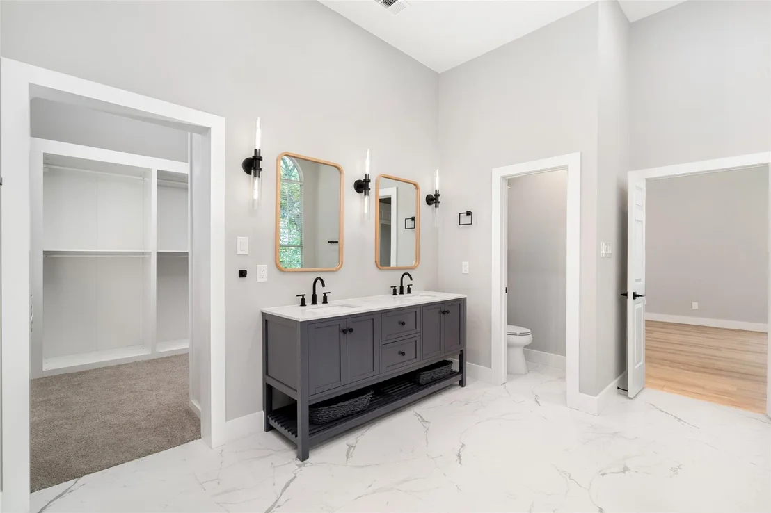 Photo of 905 Rolling Meadows Court