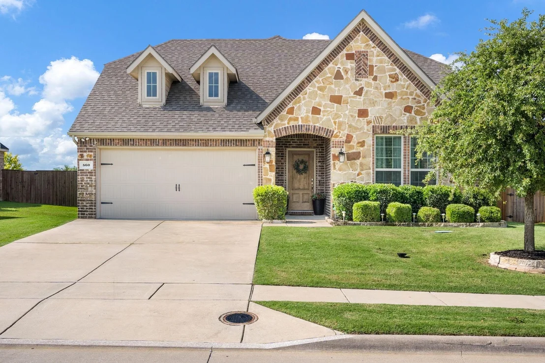 Photo of 560 Winnetka Drive