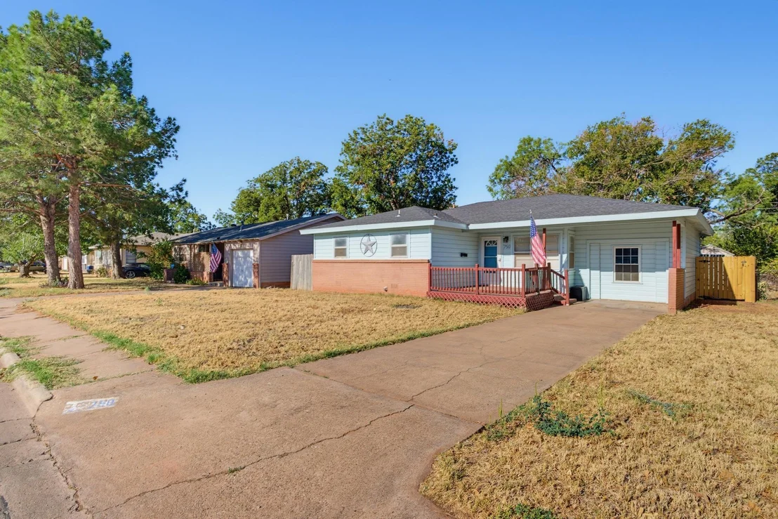 Photo of 750 Westview Drive