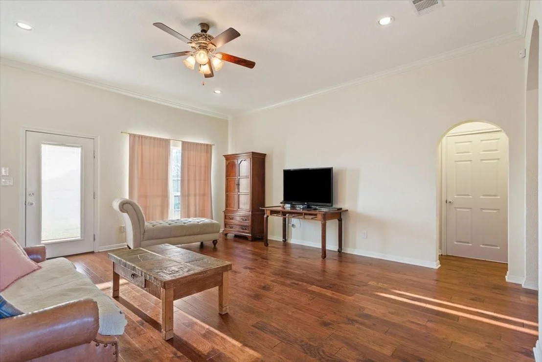 Photo of 900 Queen Elizabeth Drive