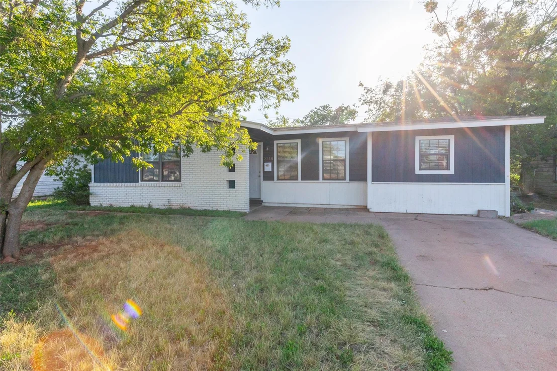 Photo of 2218 N Mockingbird