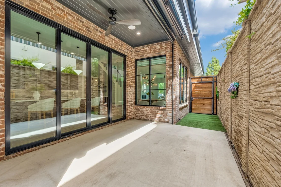 Photo of 3716 W Beverly Drive
