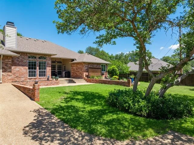 Photo of 100 Twisted Oak Lane