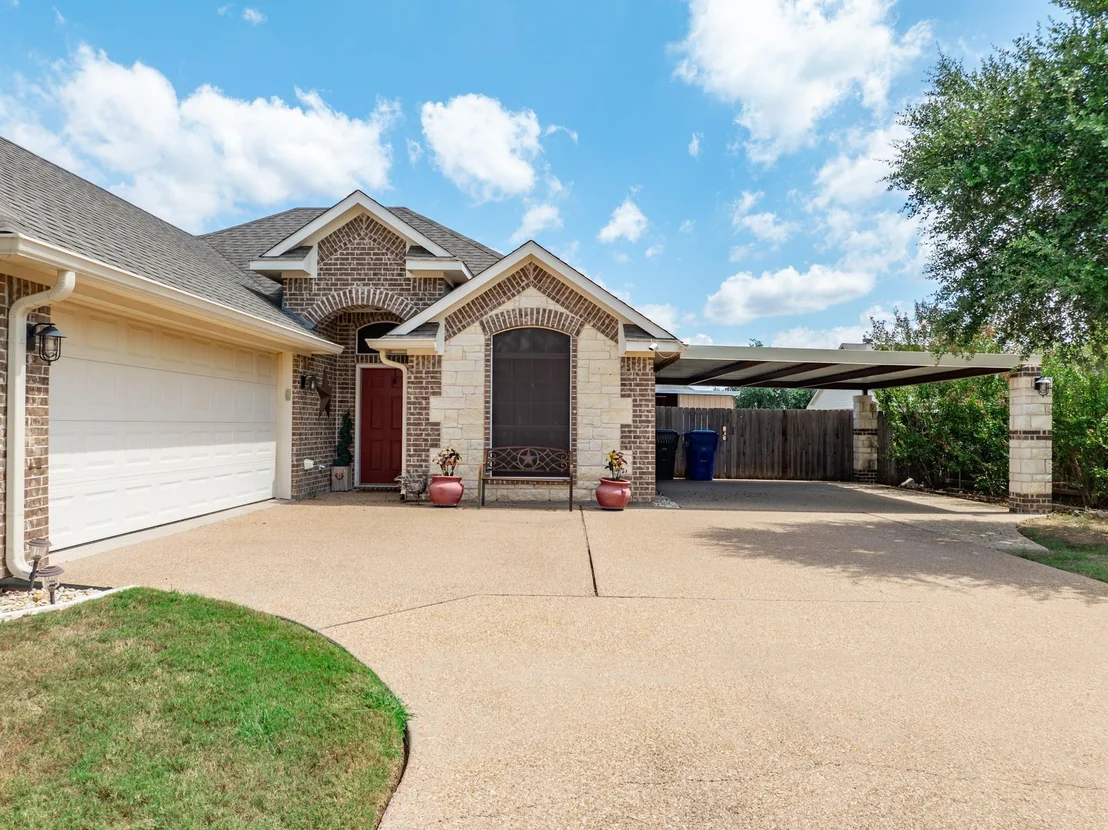 Photo of 219 Oak Meadow Trail