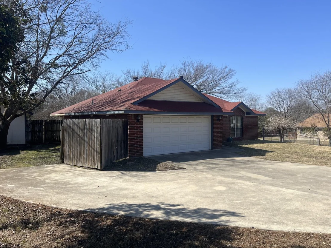 Photo of 3908 Lakecliff Drive