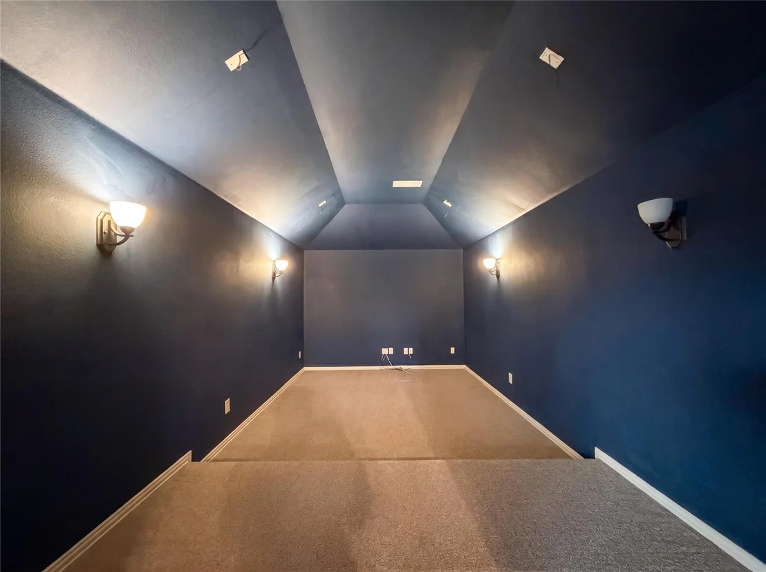 Photo of 725 Lyndhurst Drive