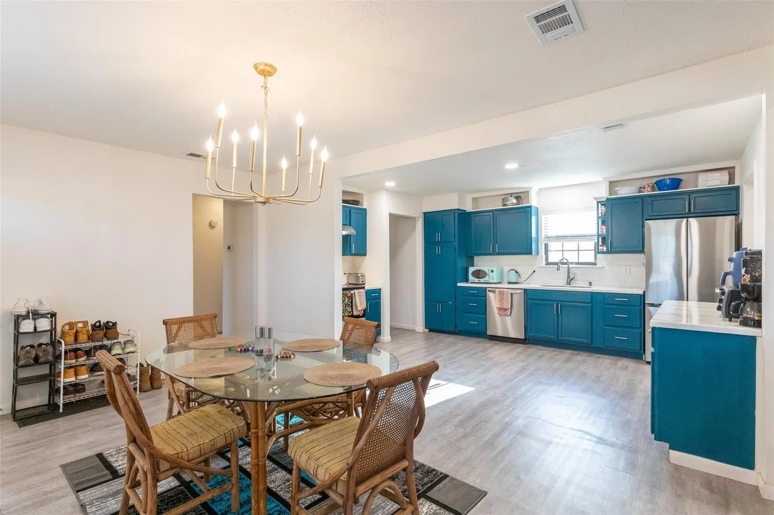 Photo of 2218 N Mockingbird