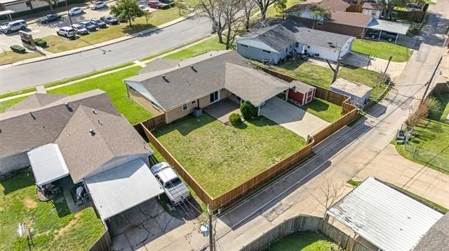 Photo of 2425 Larchmont Drive