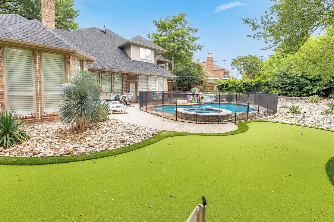Photo of 2304 Fairway Circle