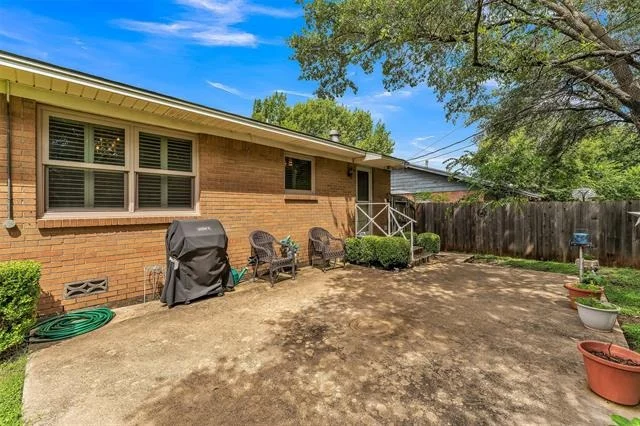Photo of 1325 Royal Oaks Drive