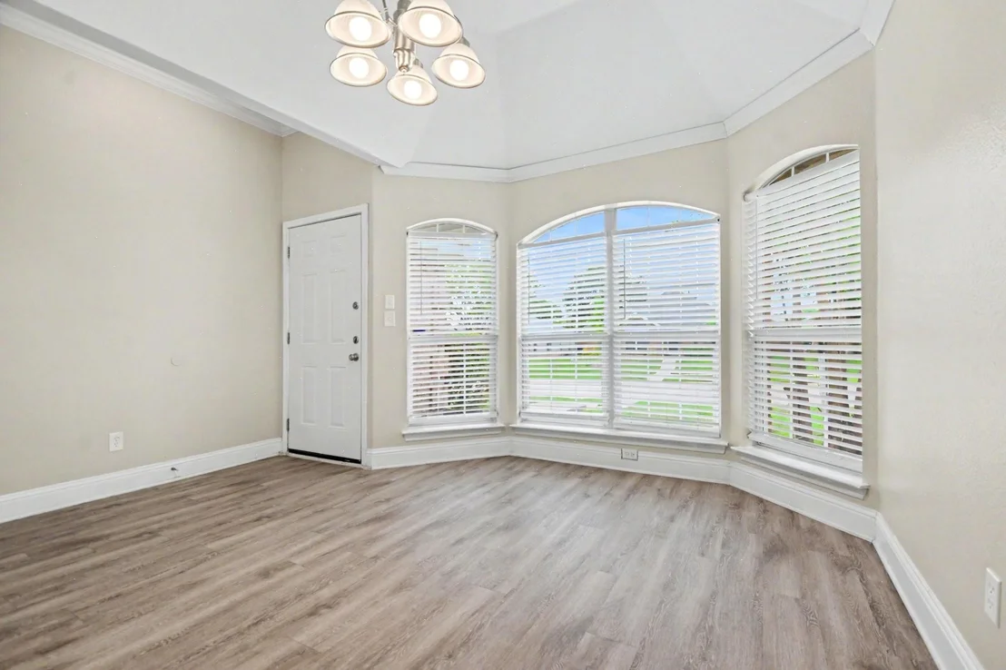 Photo of 9901 Queens Road