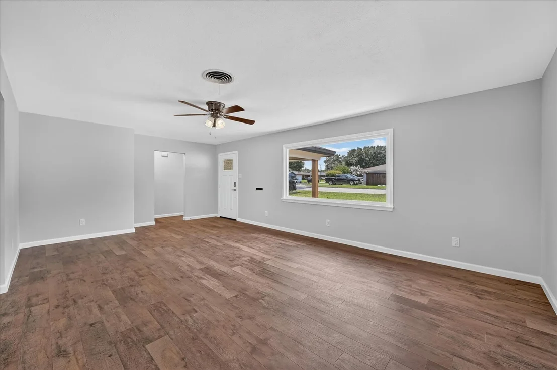 Photo of 154 Hallmark Drive W
