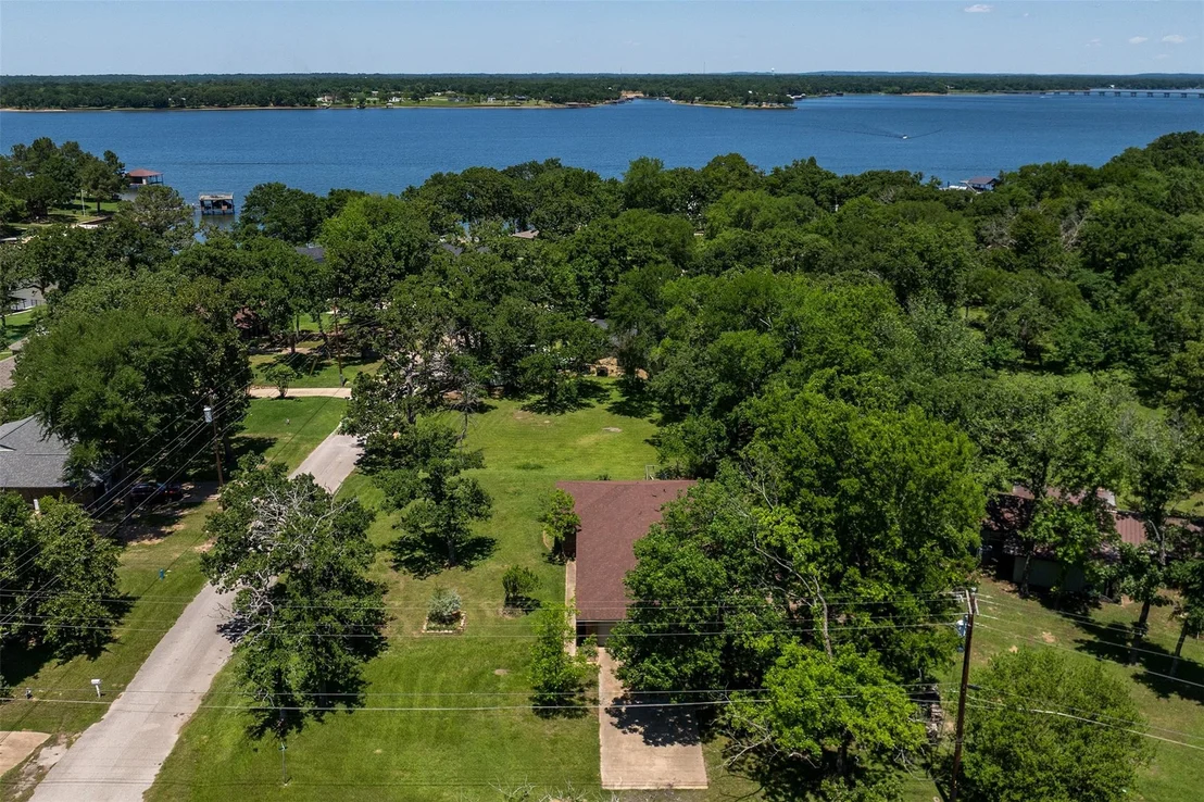 Photo of 1 Oakridge Circle