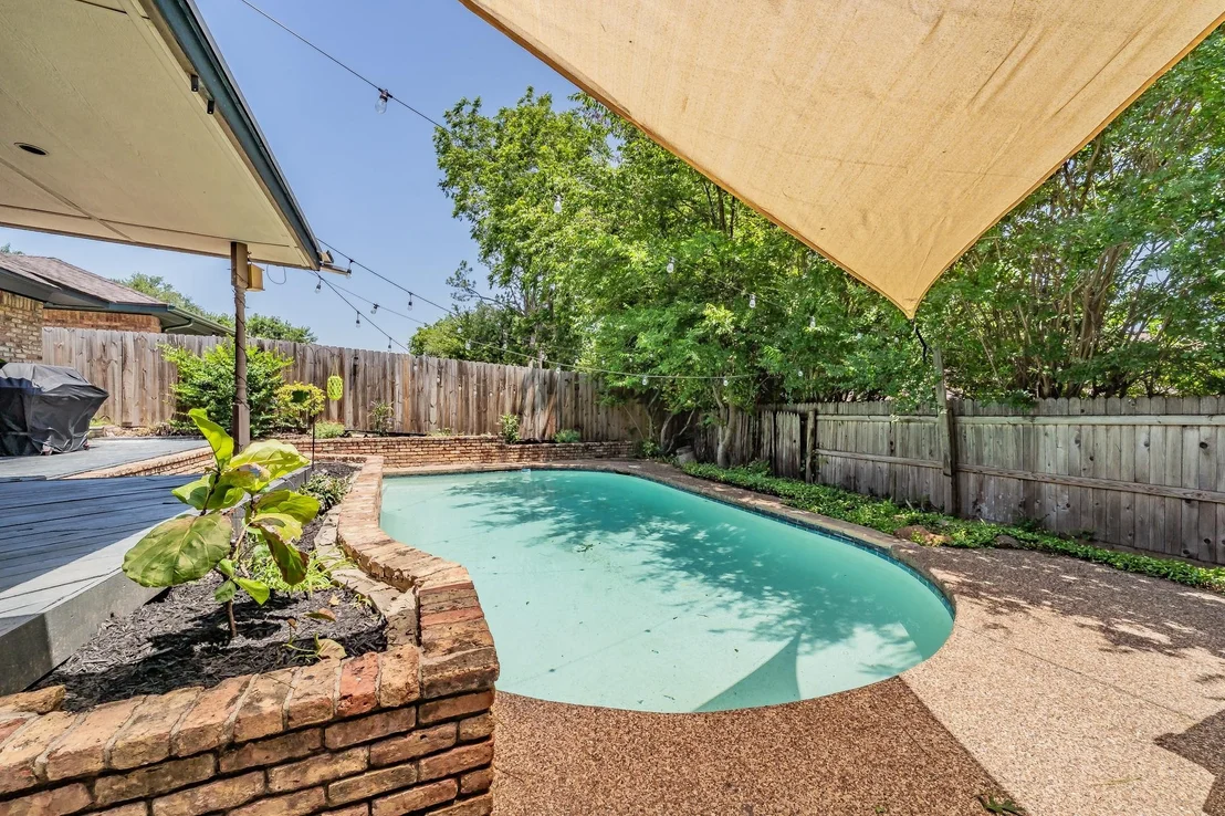 Photo of 2211 Midhurst Drive