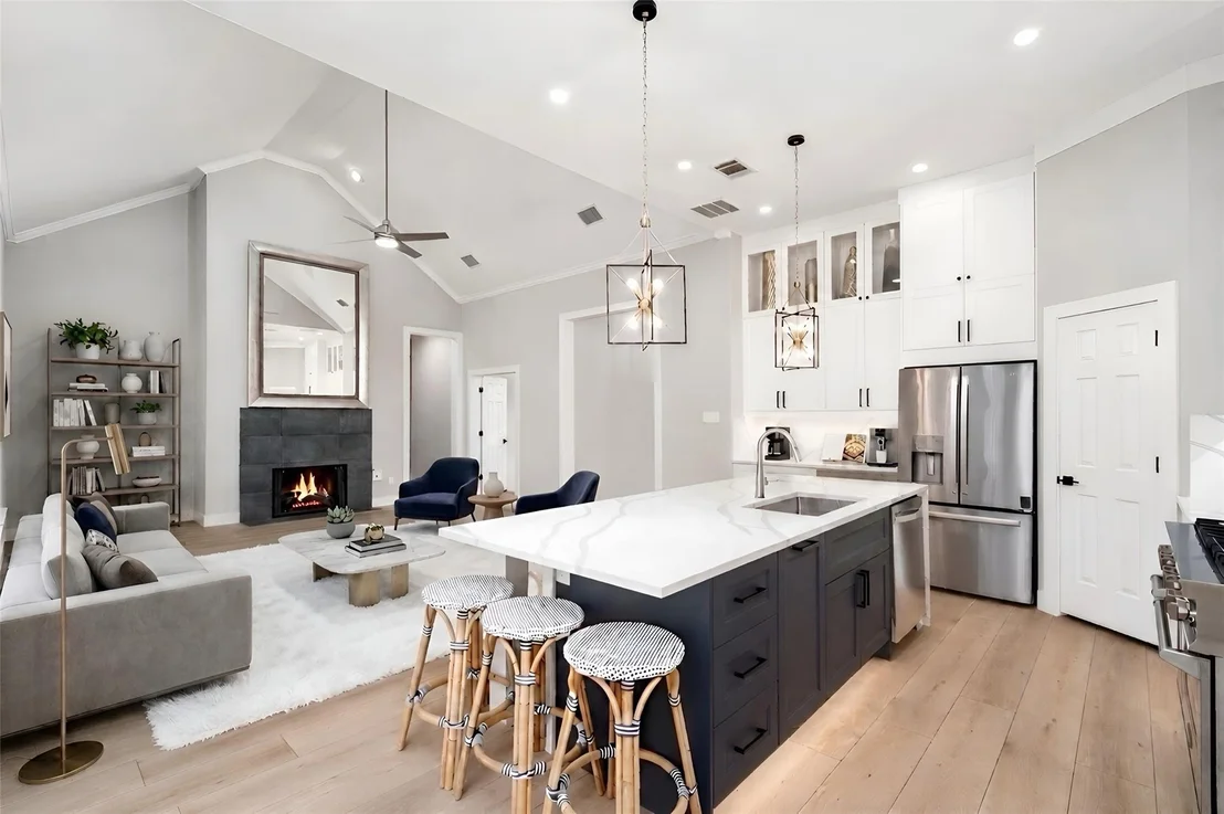 Photo of 905 Rolling Meadows Court