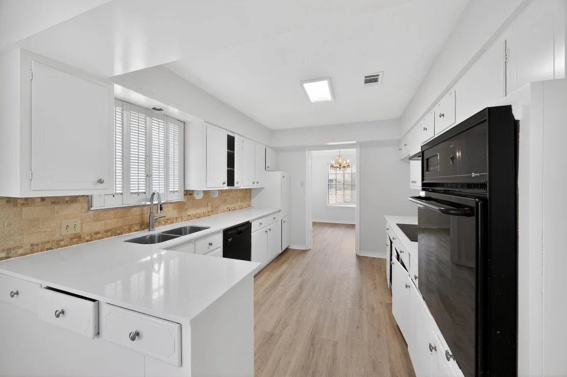 Photo of 1616 W Shields Drive