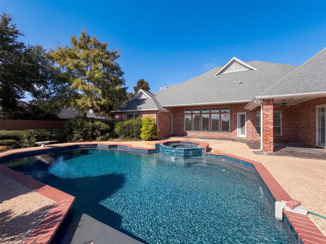Photo of 619 Edgewood Lane