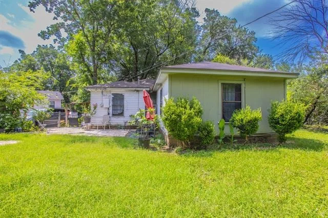 Photo of 3109 Edmond Avenue