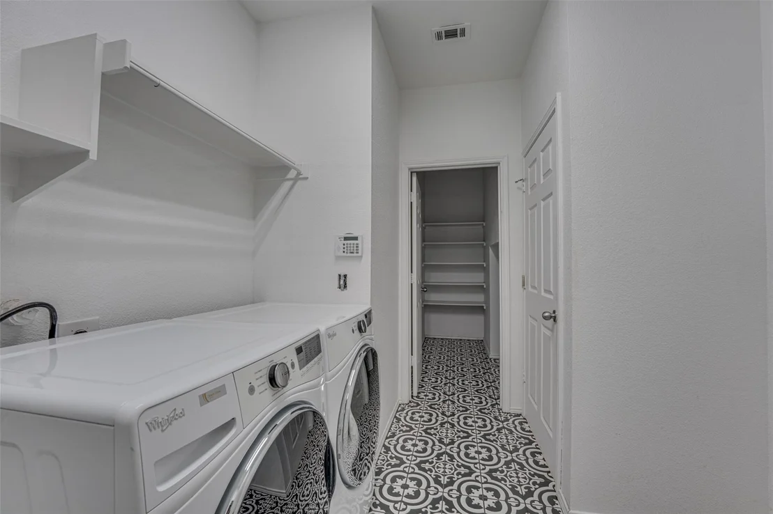 Photo of 558 Presidio Drive