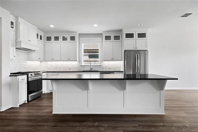 Photo of 118 Sides Boulevard