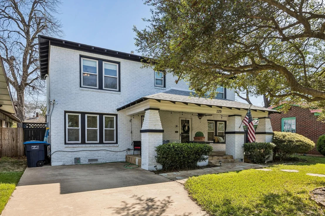 Photo of 2235 Mistletoe Boulevard
