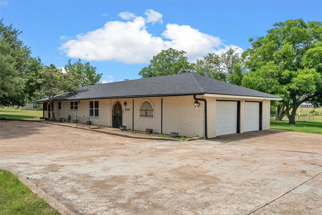 Photo of 5444 OLD LORENA Road
