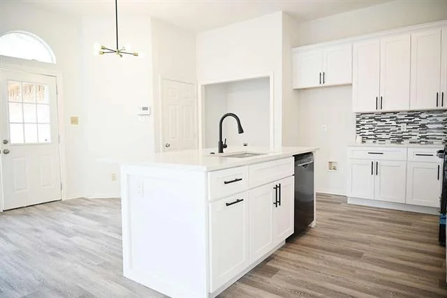 Photo of 1511 Oak Tree Road