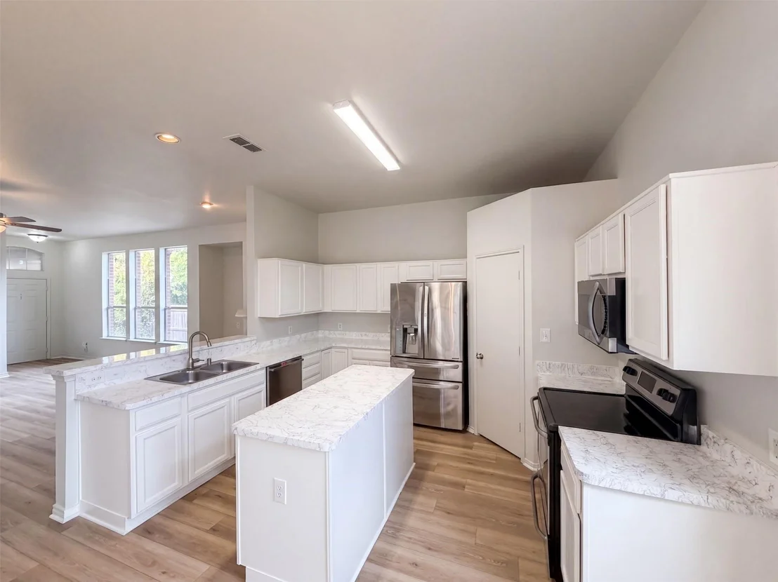Photo of 825 Dixon Lane