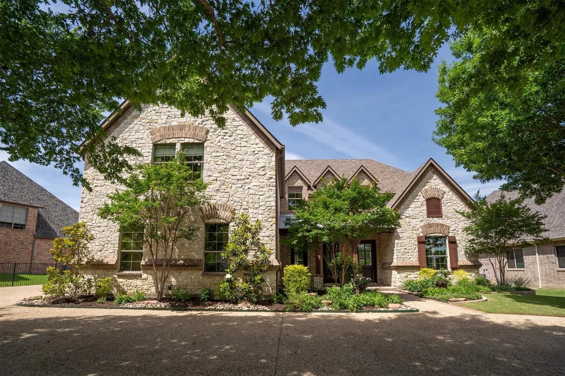 Photo of 3225 Clubview Drive