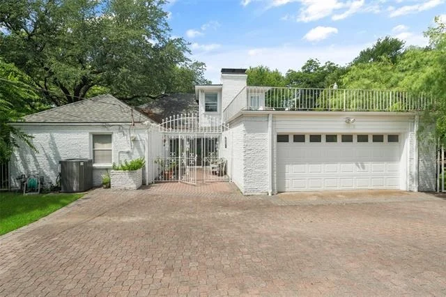 Photo of 622 N Brookside Drive