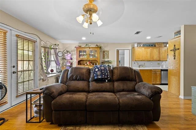 Photo of 7422 Pacal