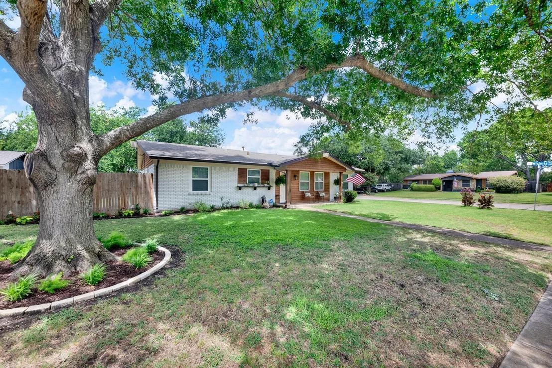 Photo of 745 Pinehurst Drive
