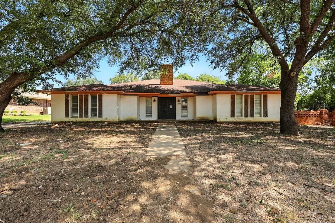 Photo of 2304 Royal Acres Drive