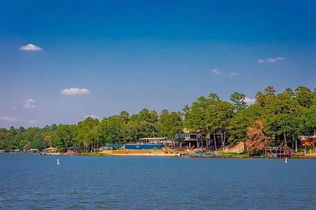 Photo of 321 Lakeview Drive