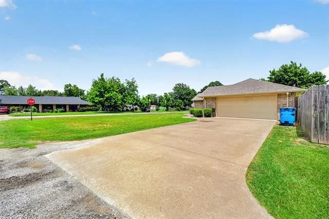 Photo of 220 Ebony Place