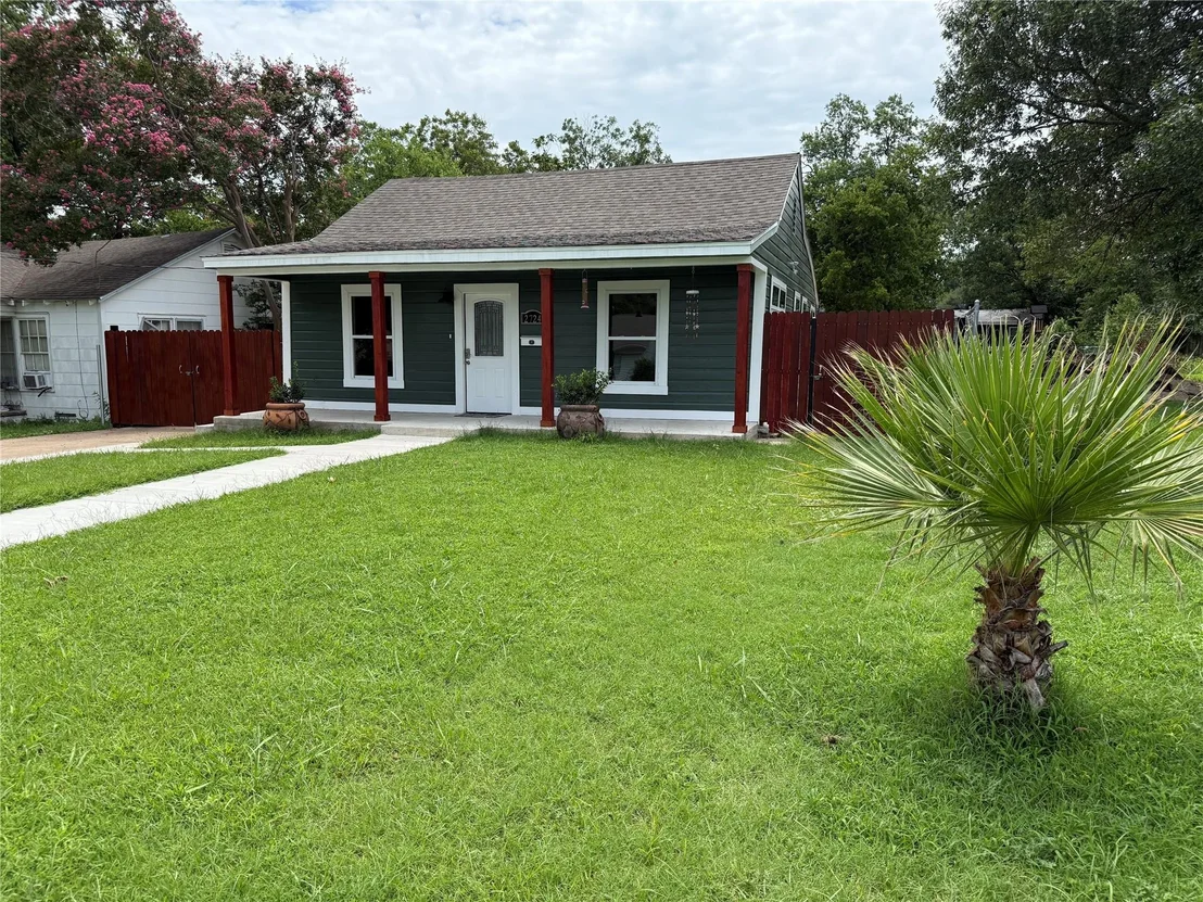 Photo of 2724 Gurley Avenue