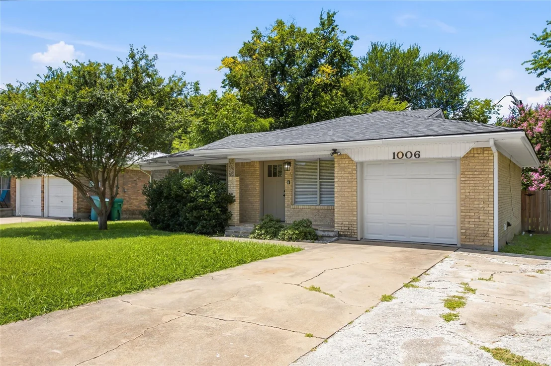 Photo of 1006 N Grant Drive