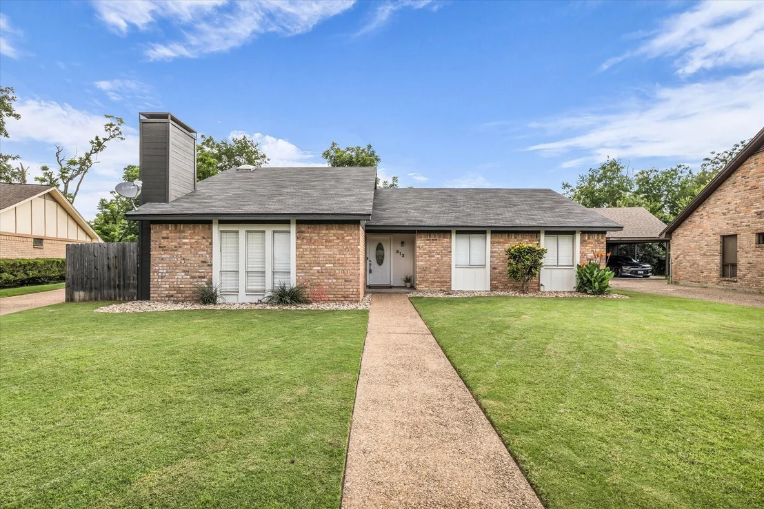 Photo of 913 Montclair Drive