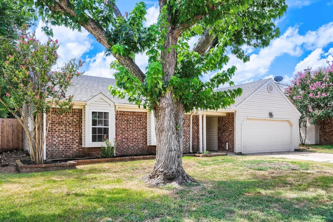 Photo of 314 Sandlewood Lane