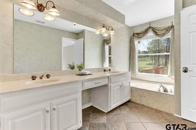 Photo of 206 Hideaway Lane Central