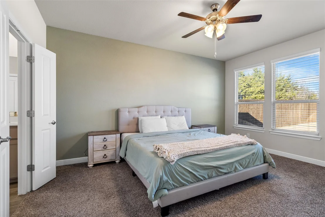 Photo of 5525 Round Hill Road