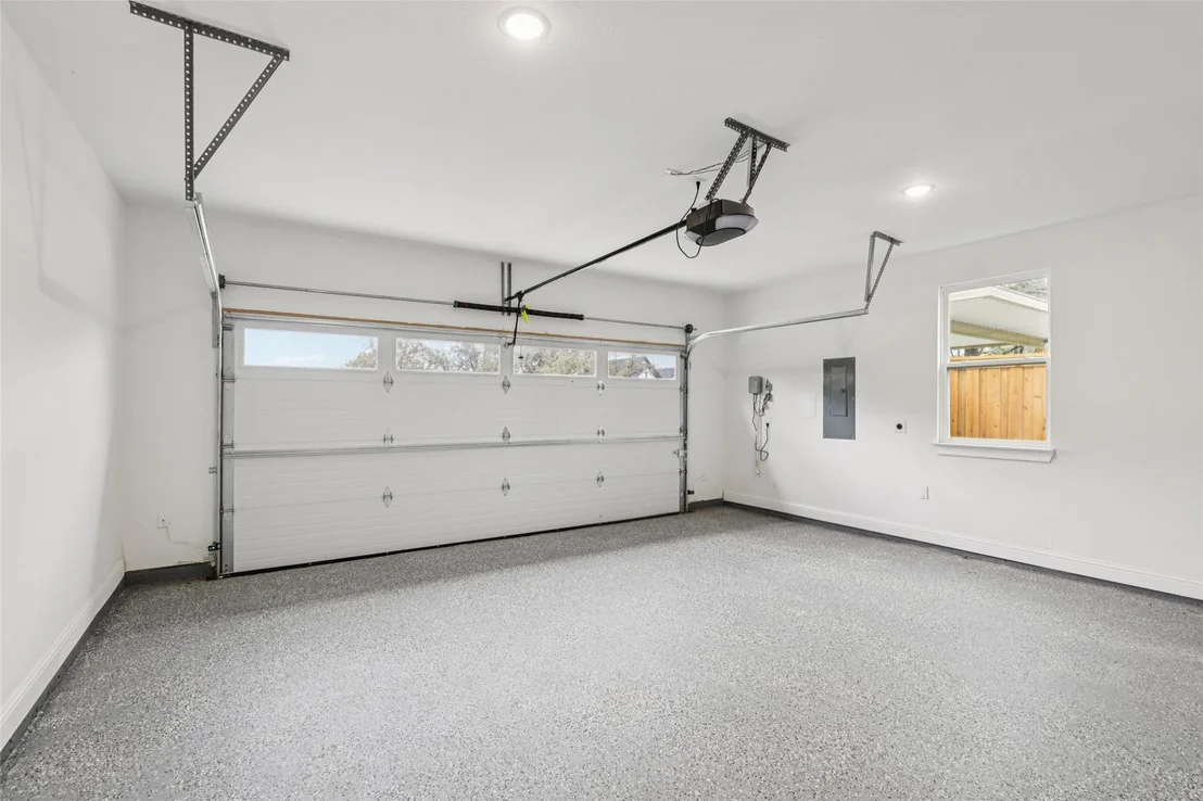 Photo of 1713 Highland Drive W