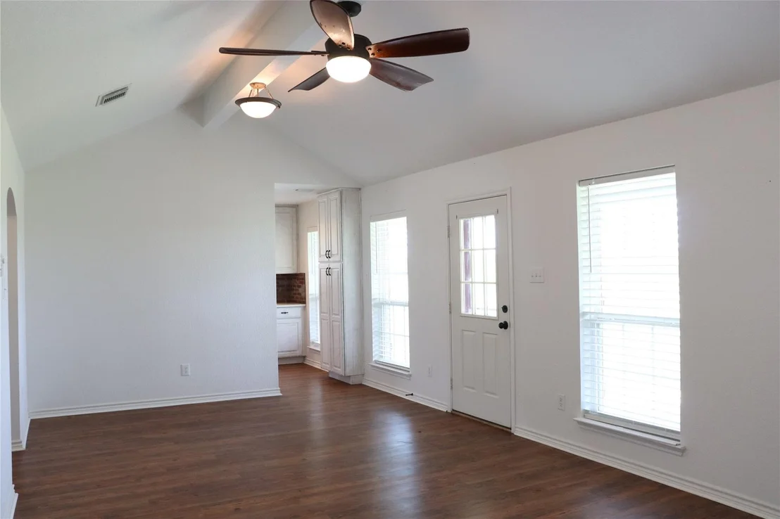 Photo of 333 Lake Point Road