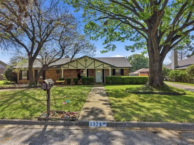 Photo of 1325 Hemphill Drive