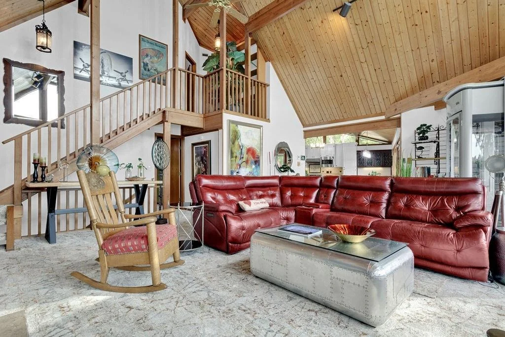 Photo of 334 Hideaway Lane Central