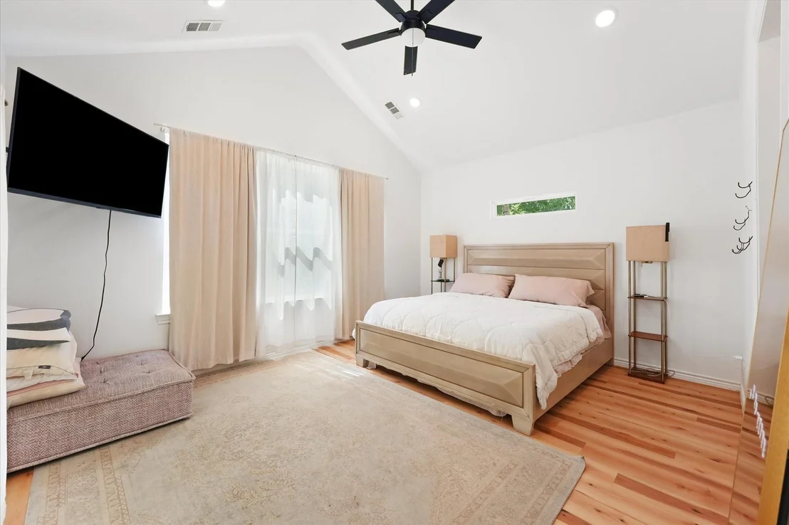 Photo of 9738 Mackenzie Brook