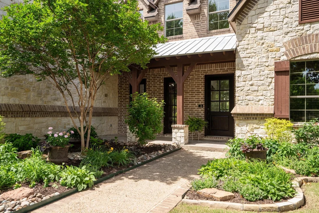 Photo of 3225 Clubview Drive