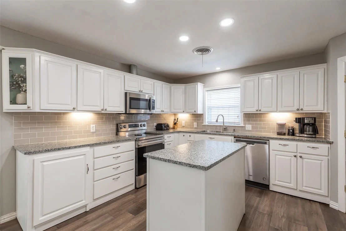 Photo of 1842 Elmwood Drive