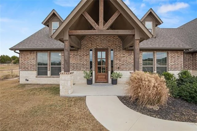 Photo of 916 Silverleaf Drive